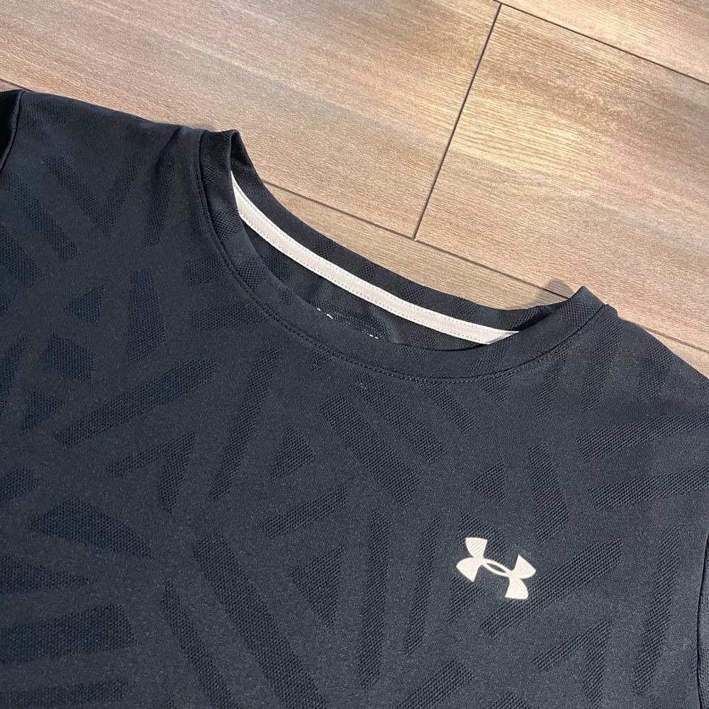 Under Armour Black Pattern Athletic Workout Shirt Women Large Bin O-51 - Picture 2 of 4